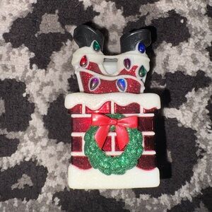 B&BW Santa Chimney Wallflower.